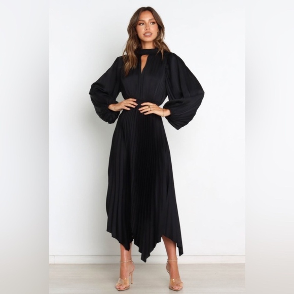 Petal‎ & pup satin pleated long sleeve midi dress nwot